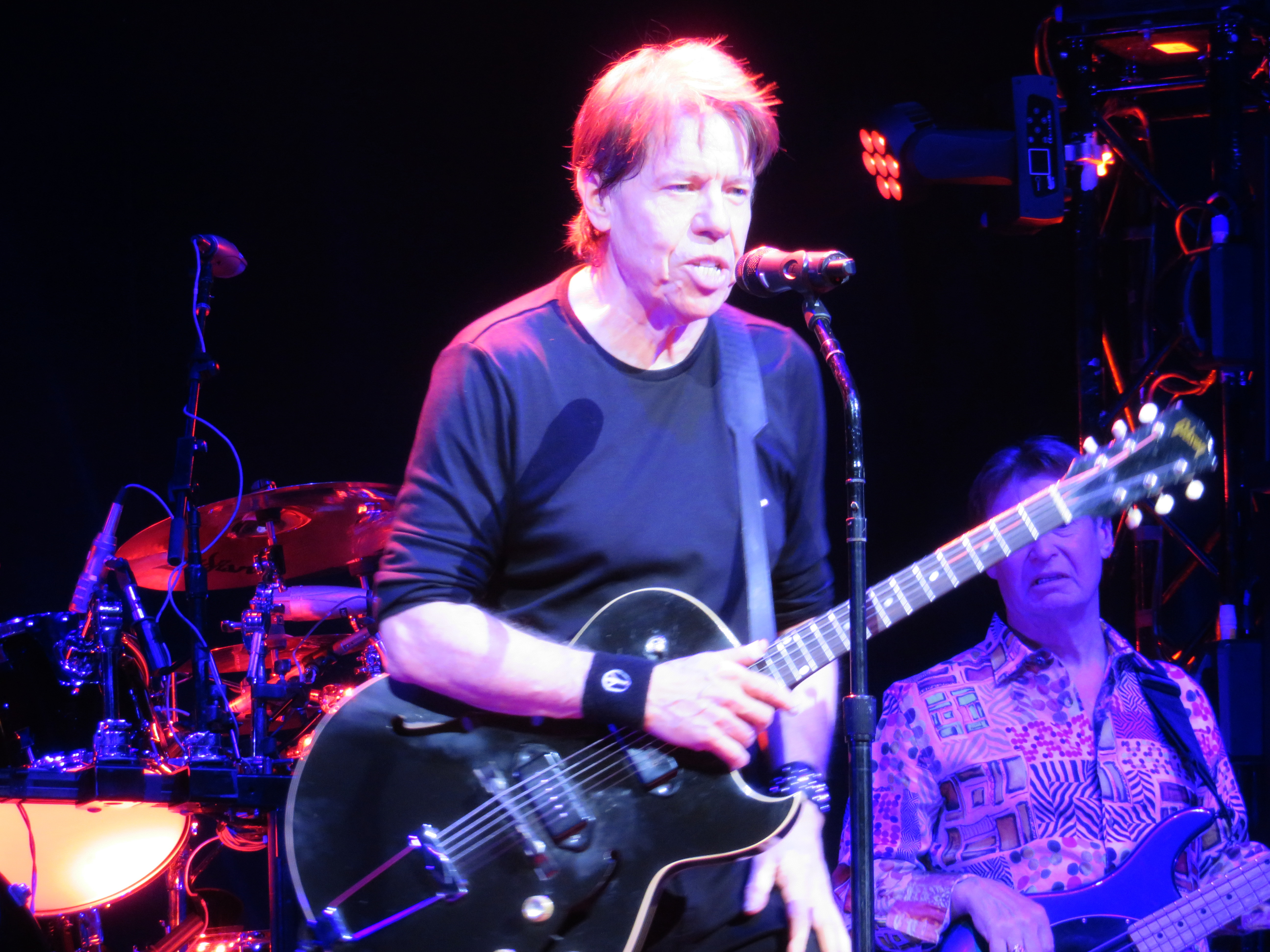 GeorgeThorogoodAndTheDestroyers2018-04-26MasseyHallTorontoCanada (14).JPG